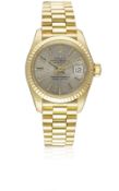 A LADIES 18K SOLID GOLD ROLEX OYSTER PERPETUAL DATEJUST BRACELET WATCH CIRCA 1980, REF. 6917 WITH