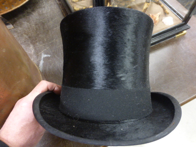 Old pith helmet and boxed top hat with additional folding top hat - Image 3 of 9