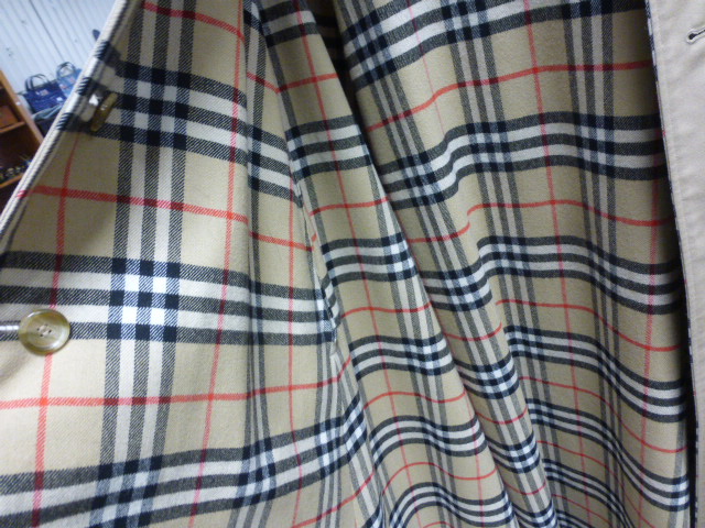 A 1970's burberry reversible cloak - Image 2 of 3