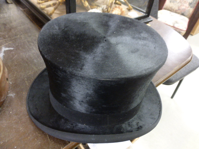 Old pith helmet and boxed top hat with additional folding top hat - Image 2 of 9