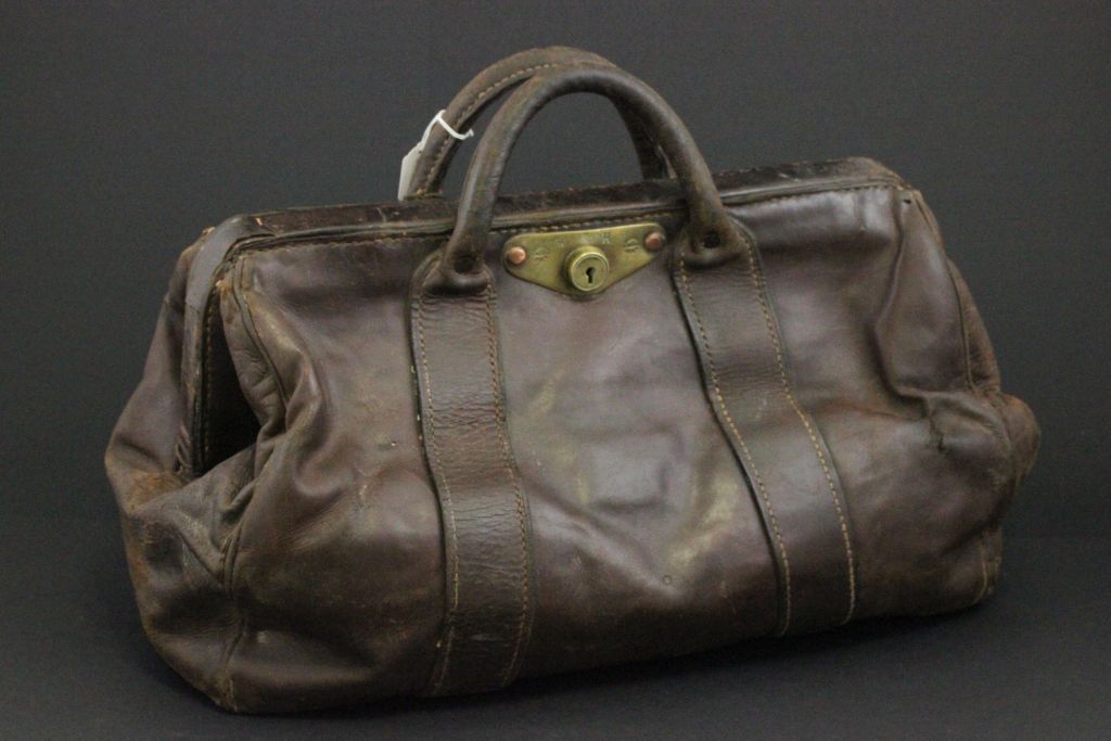 Late 19th / Early 20th century Leather Gladstone / Rent Collectors Bag