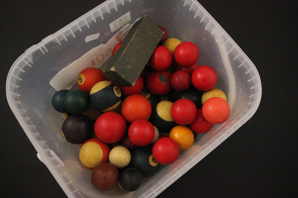 Mixed lot of vintage snooker/pool balls