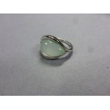 A Chalcedony silver ring, finger size n 1\2