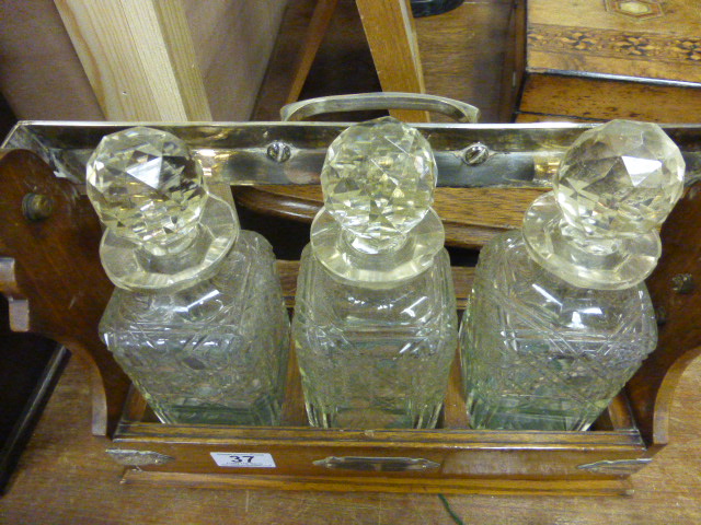 An oak cased tantalus with silver plated mounts and three glass decanters - Image 3 of 7