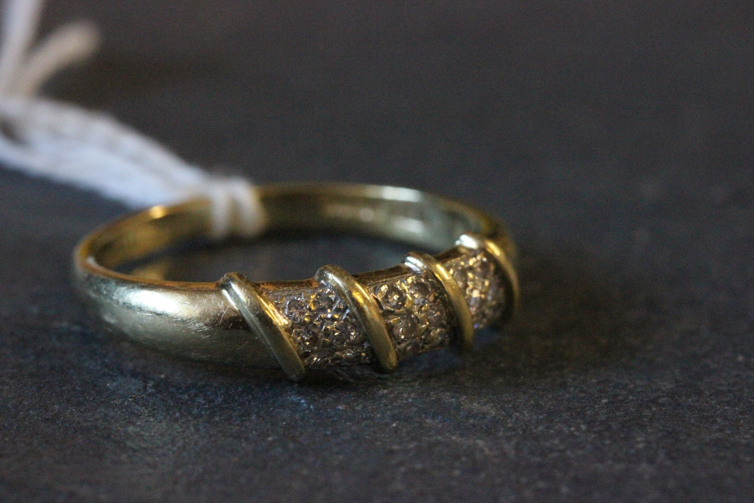 An 18 carat gold and diamond ring