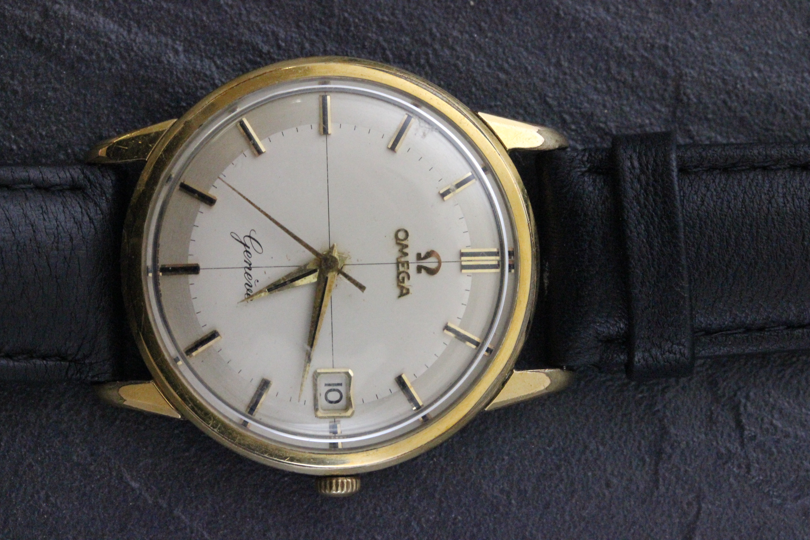 Vintage gents 9ct gold Record wrist watch with railway inscription to reverse - Image 2 of 2