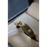 Ladies Saxon style 9ct gold & pearl ring