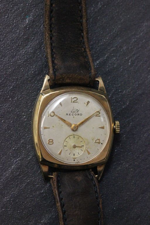 Vintage gents 9ct gold Record wrist watch with railway inscription to reverse