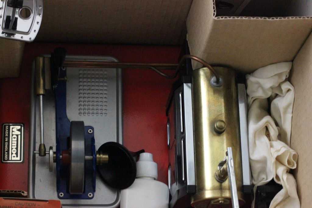 Boxed SP4 Steam Engine in excellent condition plus Mamod Line Shaft box containing parts - Image 4 of 7