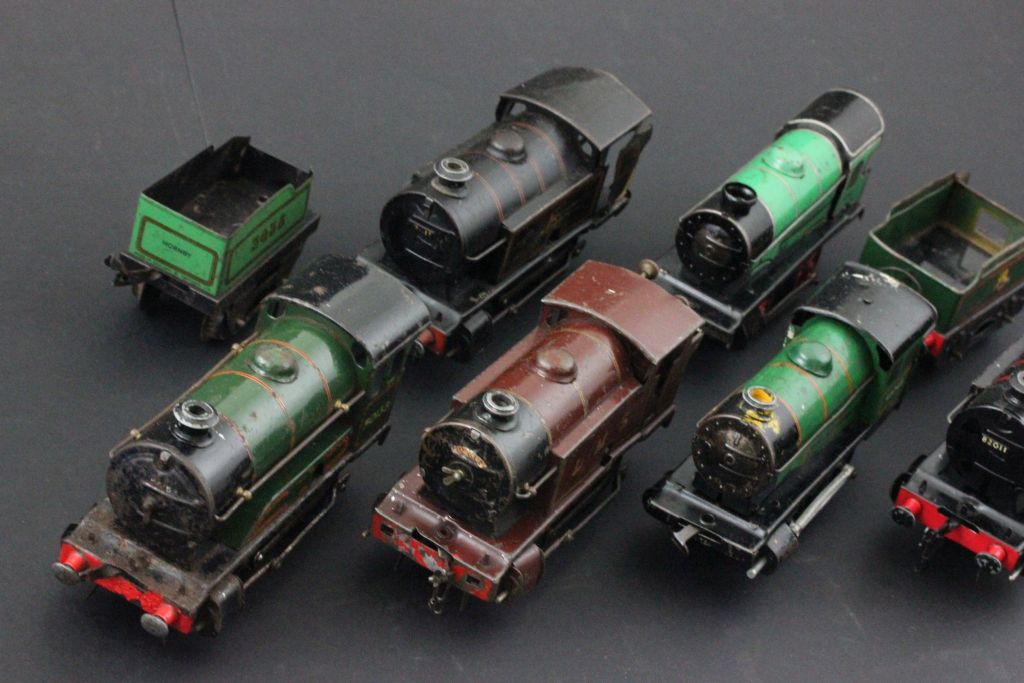 Collection of Hornby O gauge tin plate clockwork model railway to include 6 x engines with two - Image 3 of 4