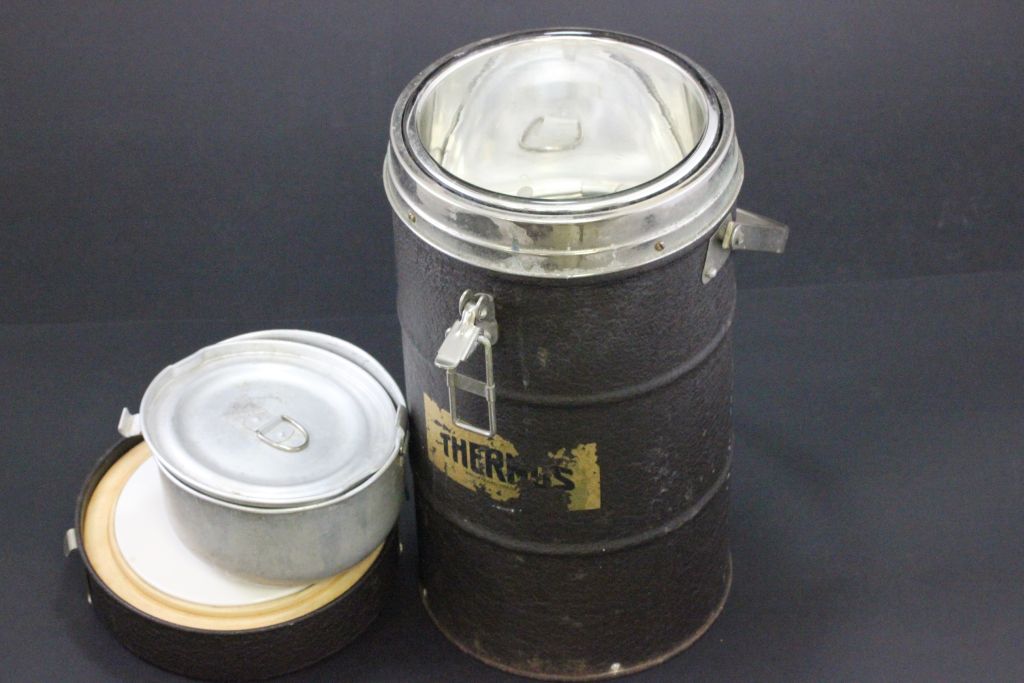 A military Thermos meal carrier for pilot and co- pilot - Image 2 of 2