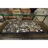 Large tray of over 100 c1950/60s brooches