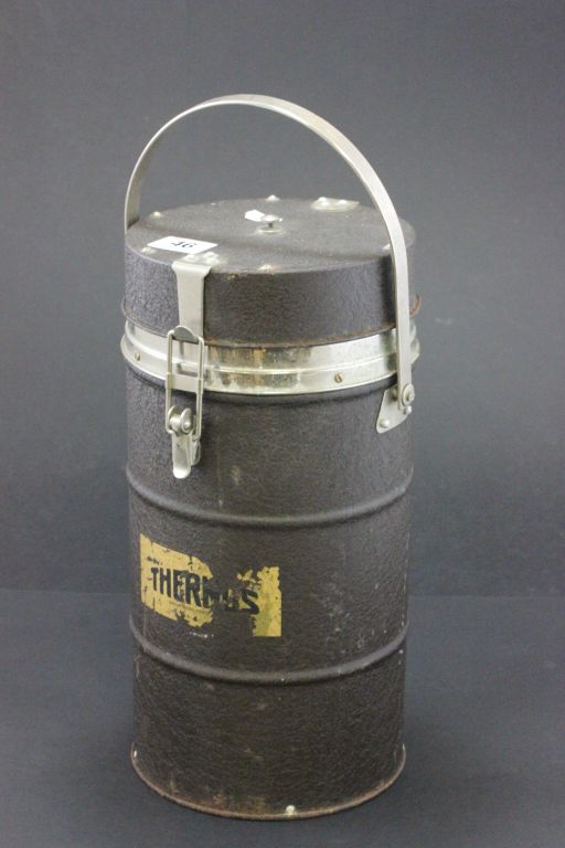 A military Thermos meal carrier for pilot and co- pilot