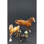 Chestnut Beswick horse with swish tail, Beswick Palomino horse, foal & blue tit model 992