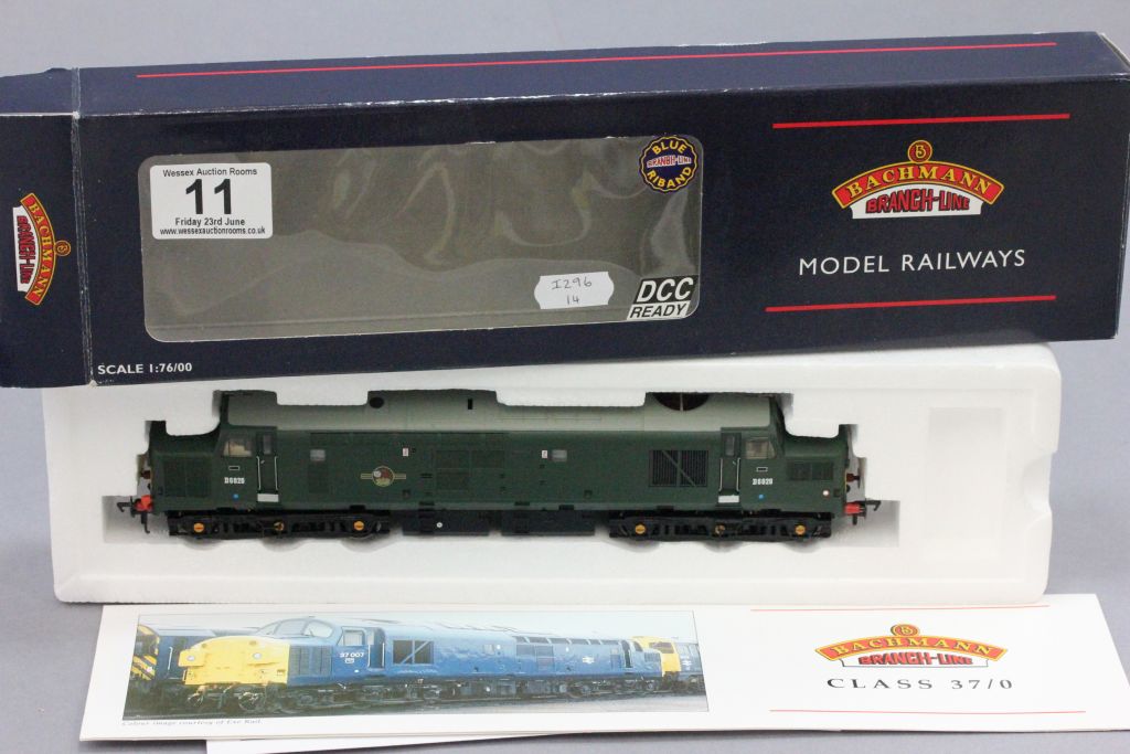 Boxed Bachmann OO gauge 32-778 Class 37/0 Diesel BR Green centre head code D6826 engine DCC Ready