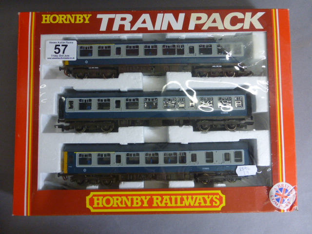 Boxed Hornby OO gauge R403 BR 3 Car DMU Blue/Grey Livery Train Pack