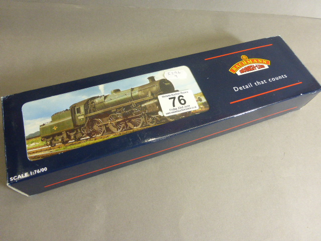 Boxed Bachmann OO gauge 31-107 Standard 4MT 75027 BR Lined green L/crest BR2 tender (box end flap
