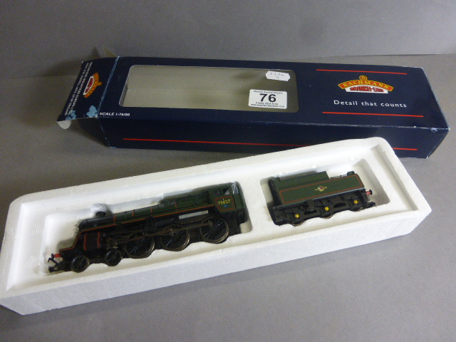 Boxed Bachmann OO gauge 31-107 Standard 4MT 75027 BR Lined green L/crest BR2 tender (box end flap - Image 2 of 2