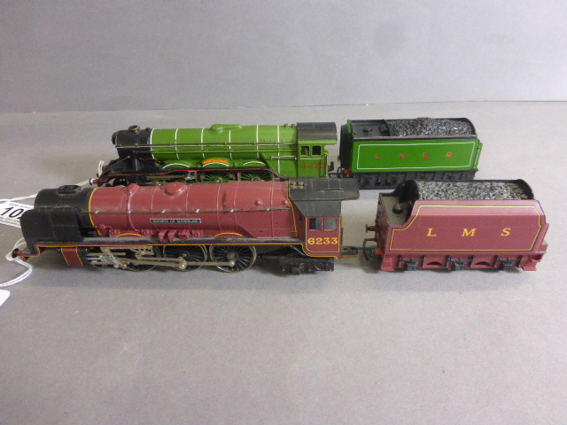 Two Hornby OO gauge locomotives to include Duchess of Sutherland and Flying Scotsman - Image 2 of 7