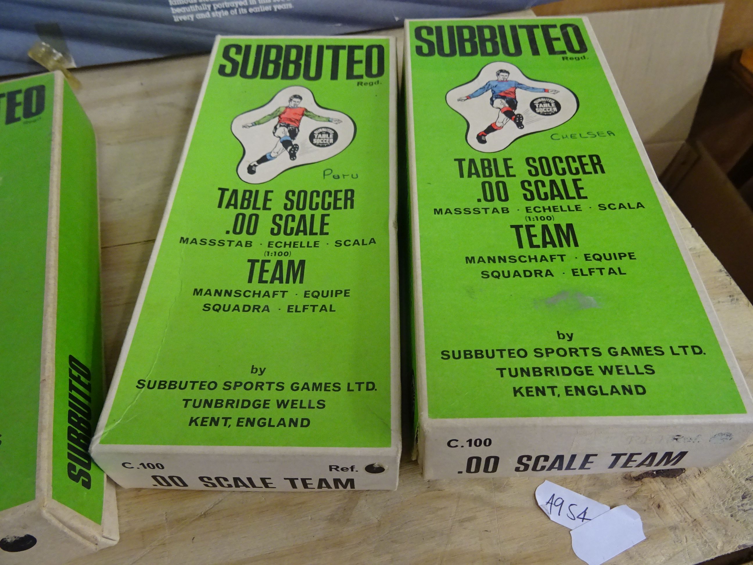 Good collection of HW Subbuteo teams in various states of completeness, overall condition of players - Image 4 of 11