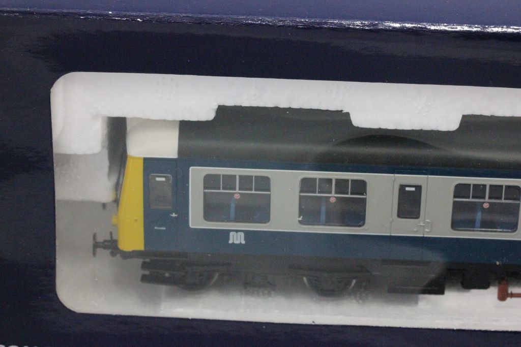 Boxed Bachmann OO gauge 32-910 Class 108 3-Car DMU British Rail Blue/Grey set - Image 2 of 2