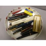 Box of vintage fountain pens including Parker