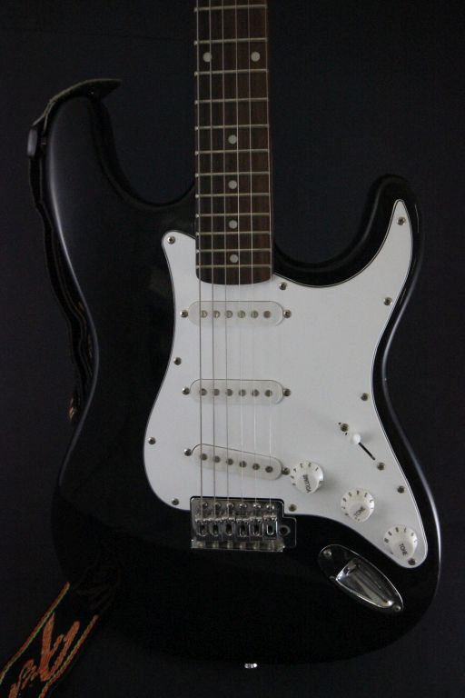 Guitar - GTX Sound strat style electric guitar in black, along with an Acoustic Solutions JE50 - Image 2 of 7