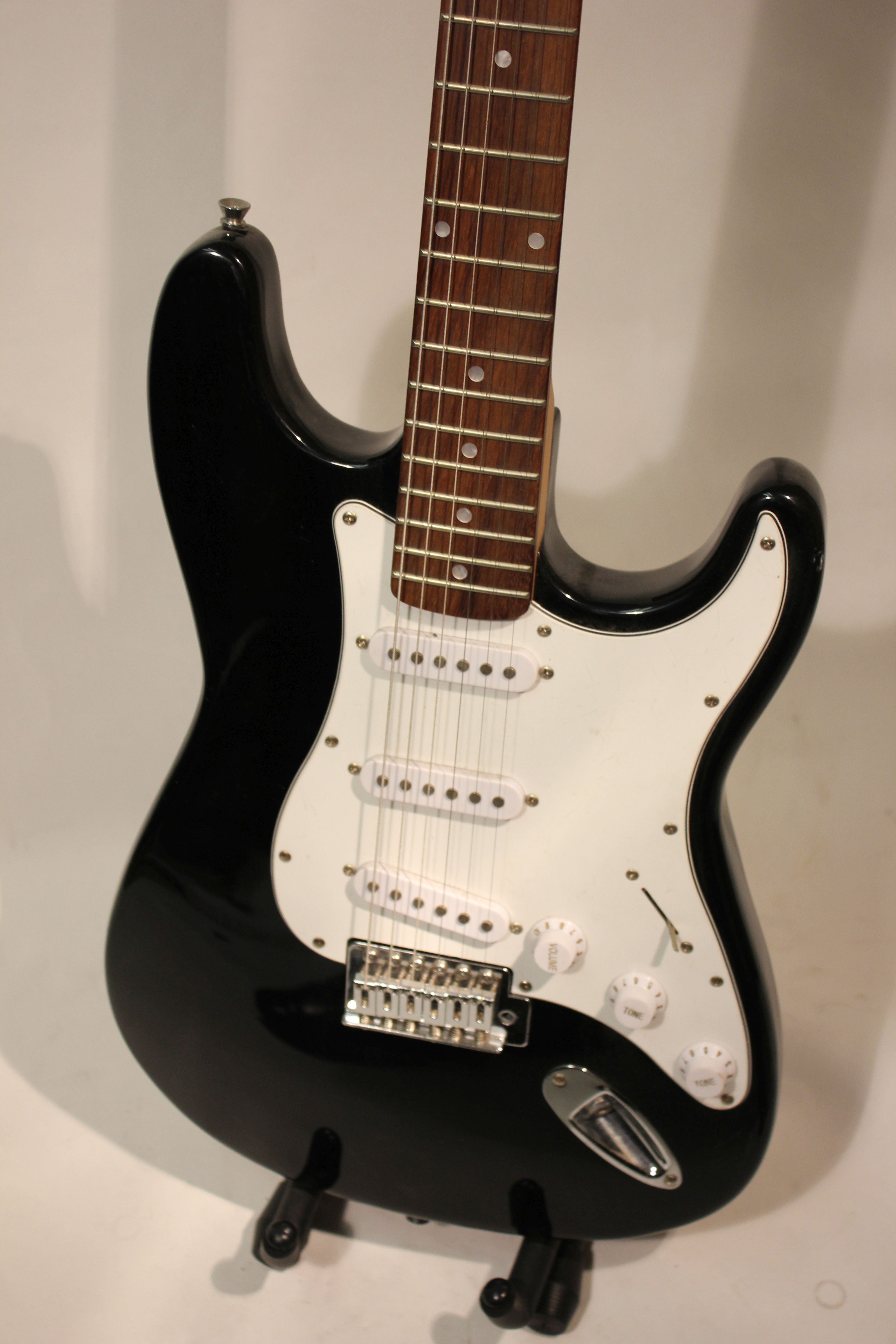 Guitar - Harley Benton Stratocaster style guitar, missing switch tip and back plate. - Image 3 of 6