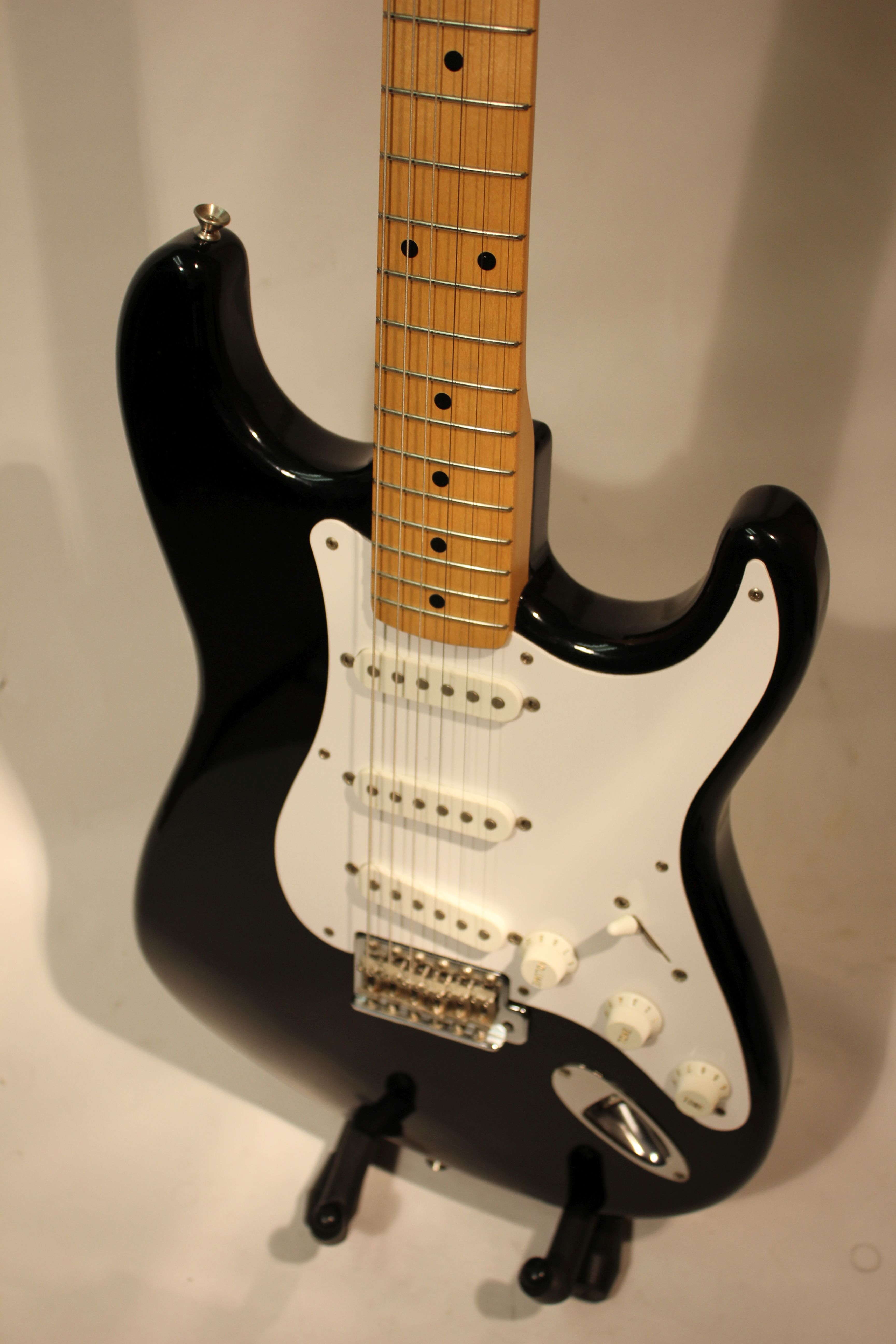 Guitar - 1993 Fender Squier Stratocaster guitar Made in Japan, good condition with low action - Image 2 of 6