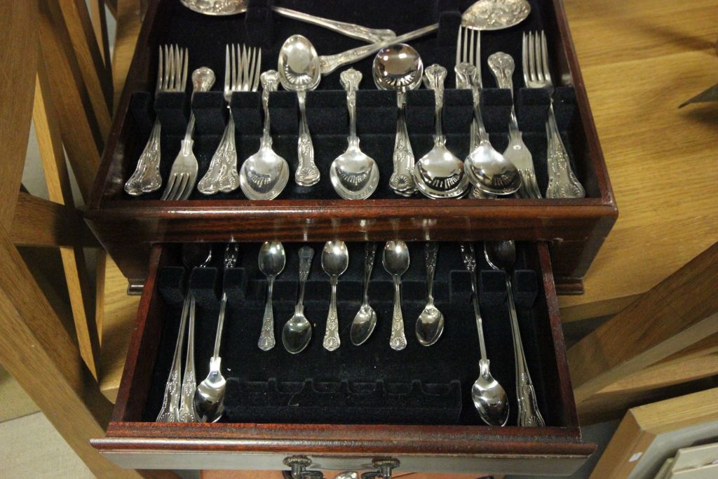 Silver plate canteen cutlery in large wooden display case - Bild 2 aus 3