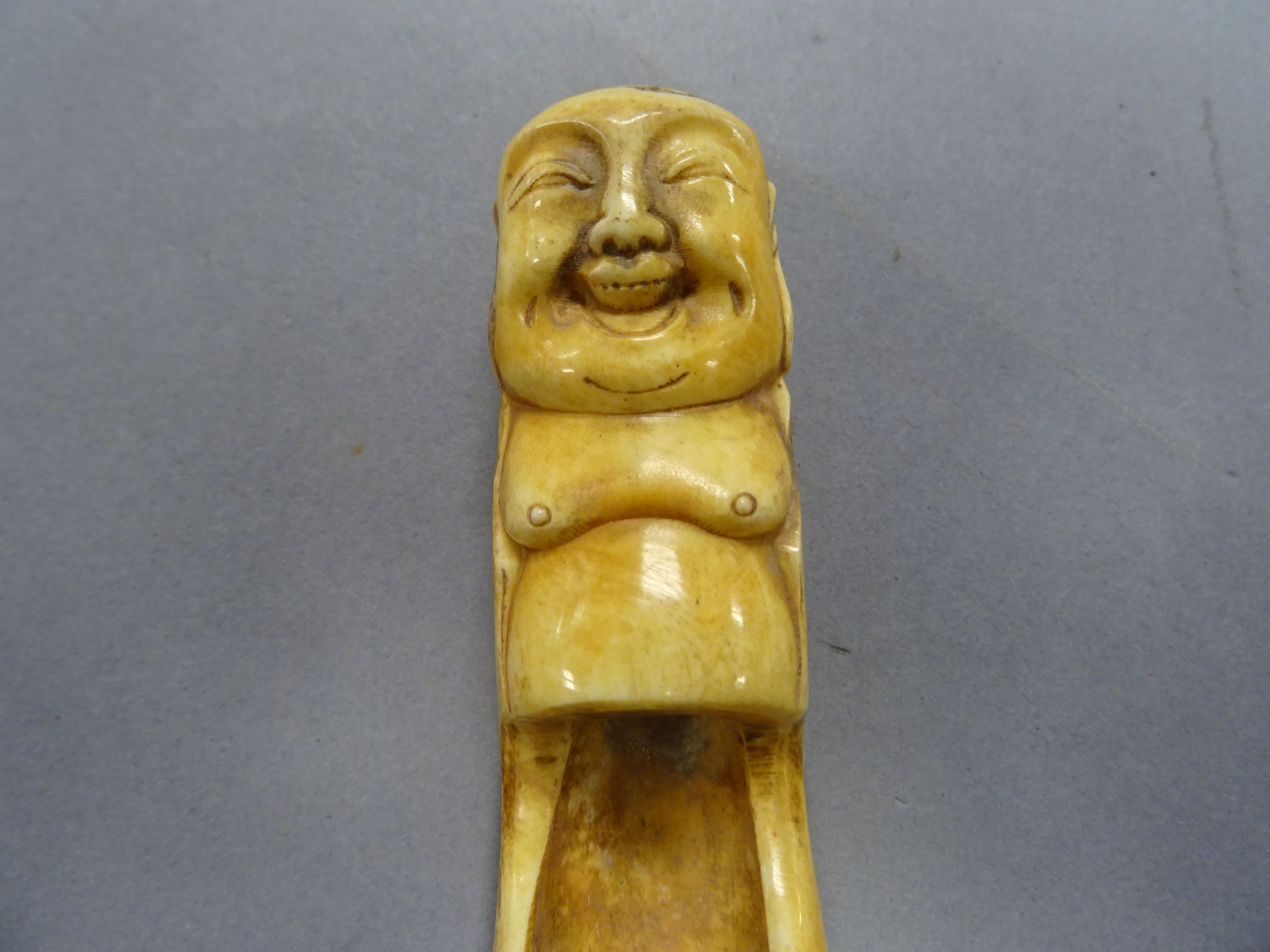 Bone scoop spoon / apple corer with Buddha to handle - Bild 2 aus 2