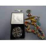 Small Group of Costume Jewellery to include Brooches