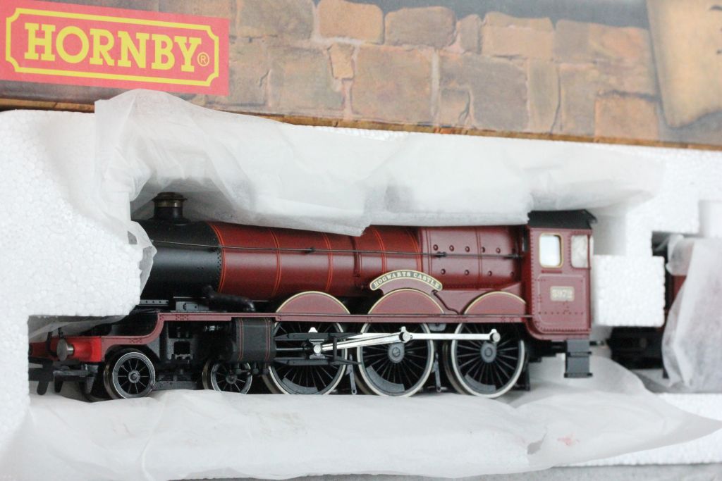 Boxed Hornby OO gauge Harry Potter and The Philosopher's Stone Hogwarts Express electric train - Image 2 of 5