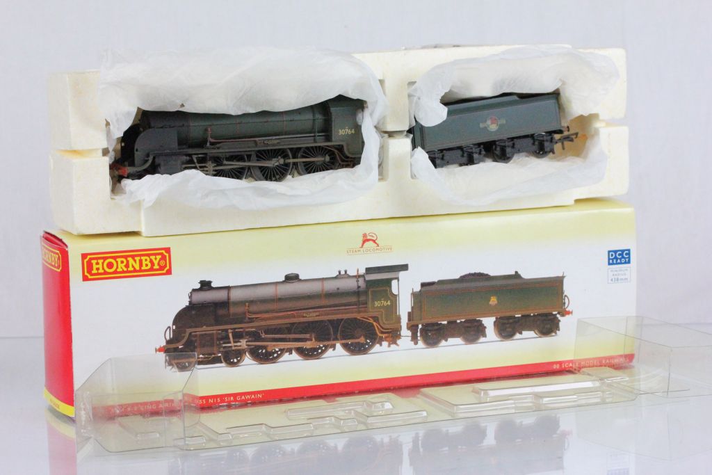 Boxed Hornby OO gauge R2581 BR 4-6-0 Class N15 30764 Sir Gawain weathered edition locomotive DCC