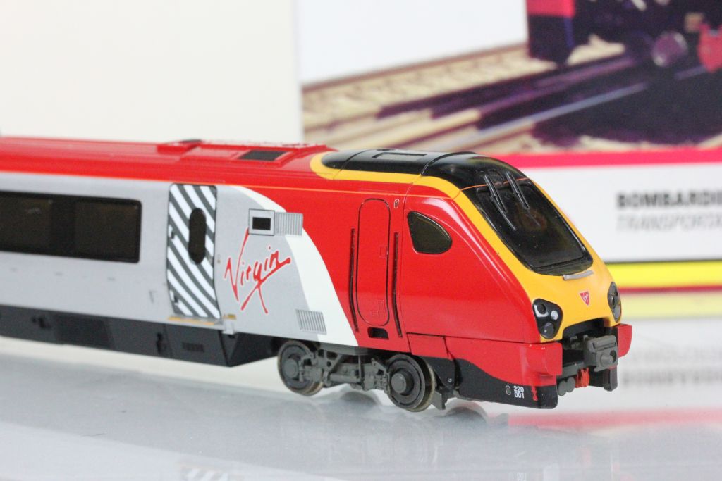 Boxed Bachmann OO gauge 32600 Class 220 Virgin Voyager (Non Tilt) 4 Car Demu 'Maiden Voyager' set - Image 2 of 4