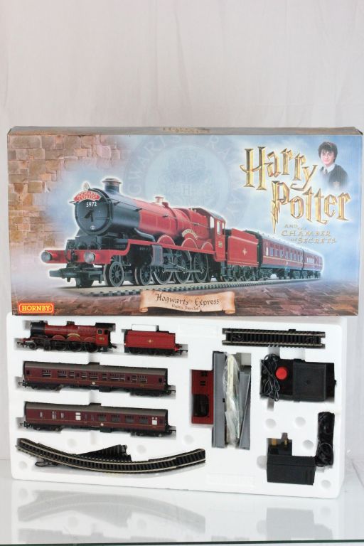 Boxed Hornby OO gauge Harry Potter and The Chamber of Secrets Hogwarts Express electric train set,