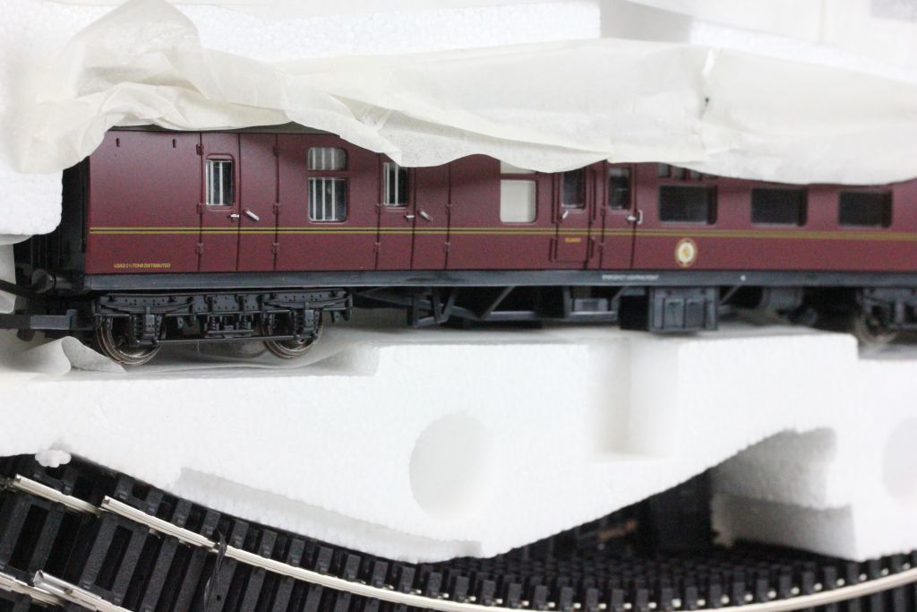 Boxed Hornby OO gauge Harry Potter and The Philosopher's Stone Hogwarts Express electric train - Image 3 of 5