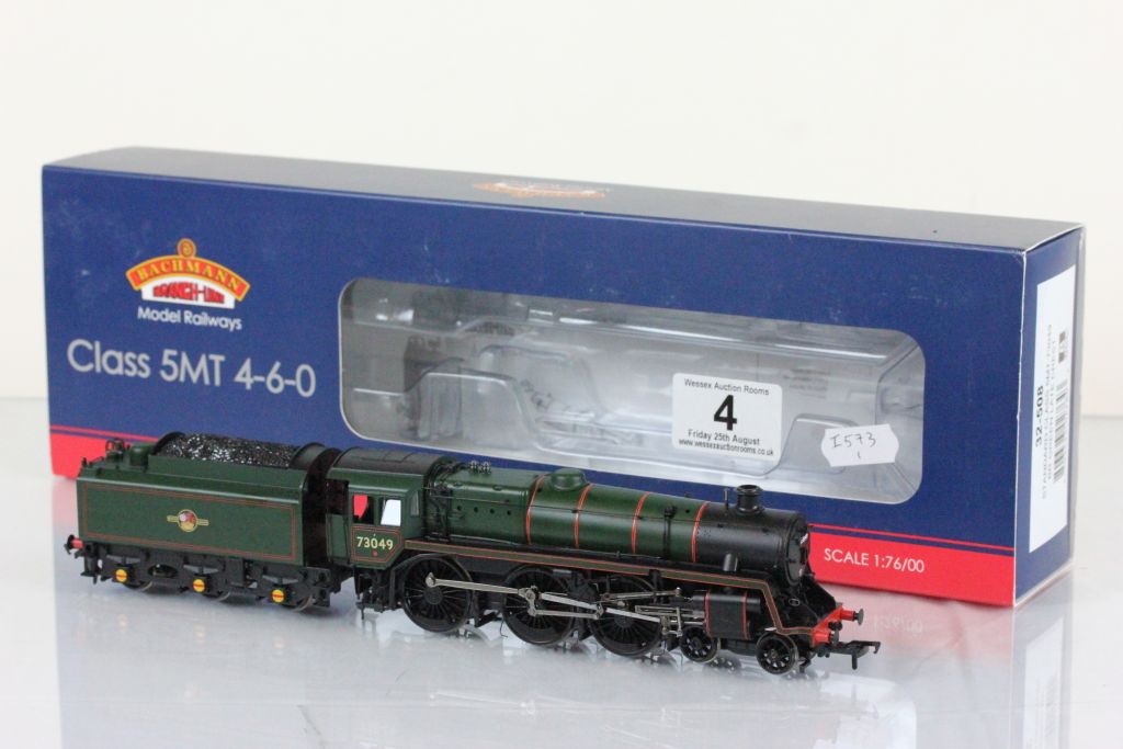 Boxed Bachmann OO gauge 32508 Standard Class 5MT 73049 BR green late crest 8DCC
