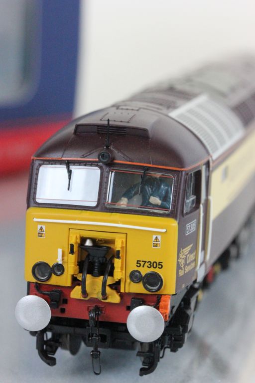 Boxed Bachmann OO gauge 32764 Class 57/3 57305 Northern Princess Northern Belle engine - Image 4 of 4