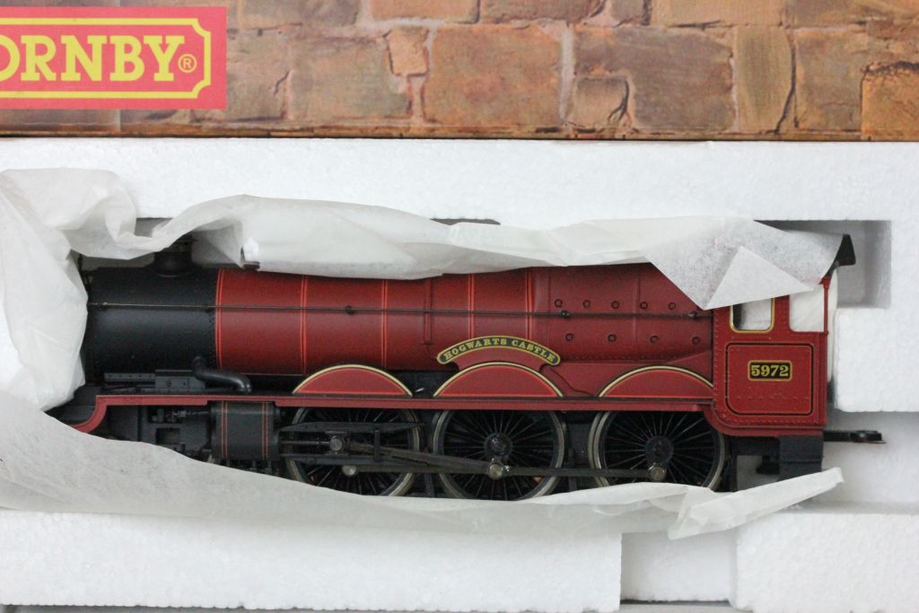 Boxed Hornby OO gauge Harry Potter and The Philosopher's Stone Hogwarts Express electric train - Image 2 of 4