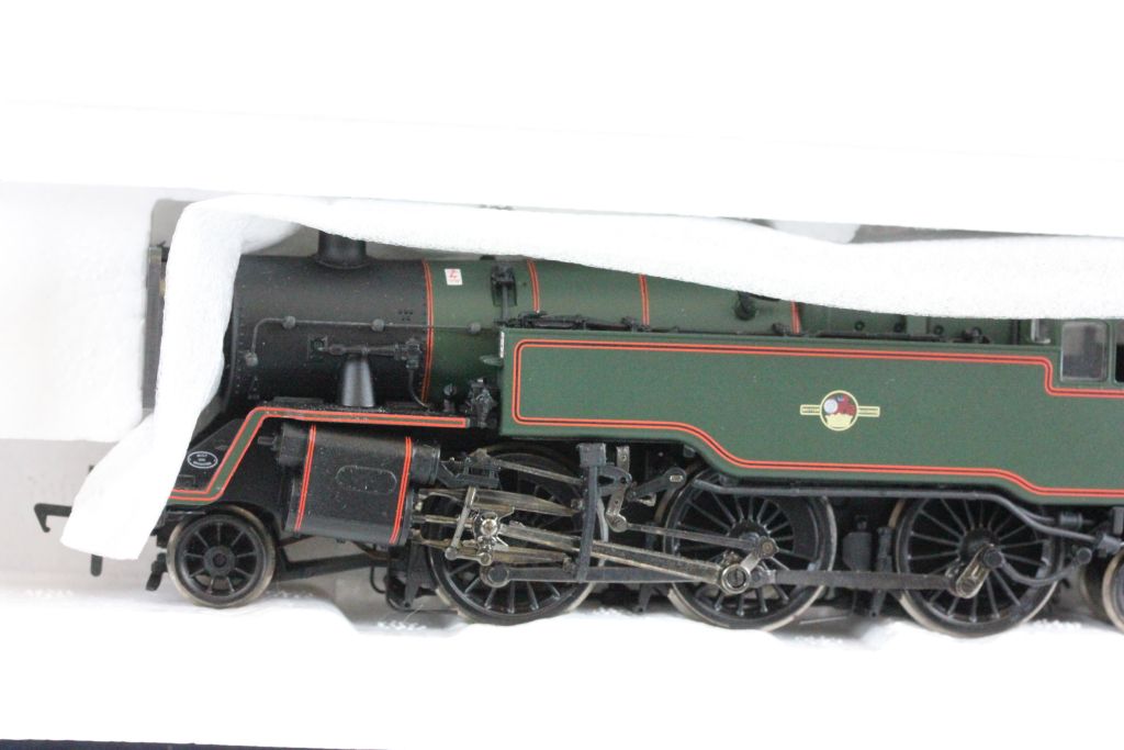 Boxed Bachmann OO gauge 32353 Standard Class 4MT Tank 80135 BR lined green l/crest (preserve) - Image 2 of 3