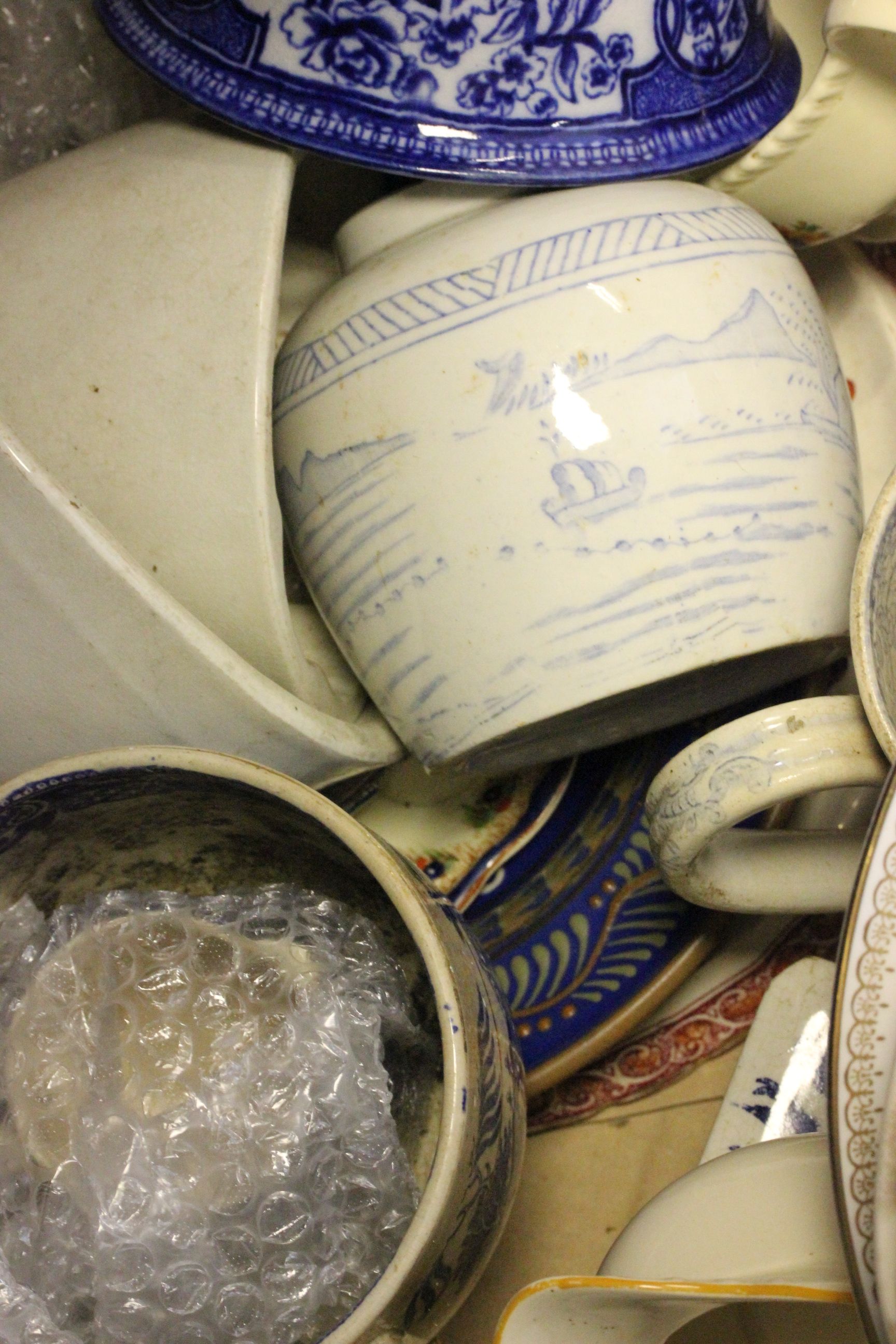 Box of vintage ceramics to include blue & white - Image 2 of 3