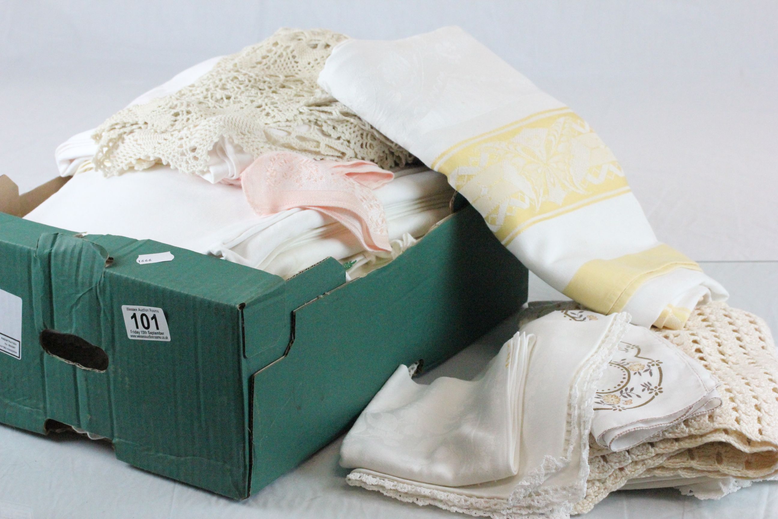 Box of mixed vintage linen etc