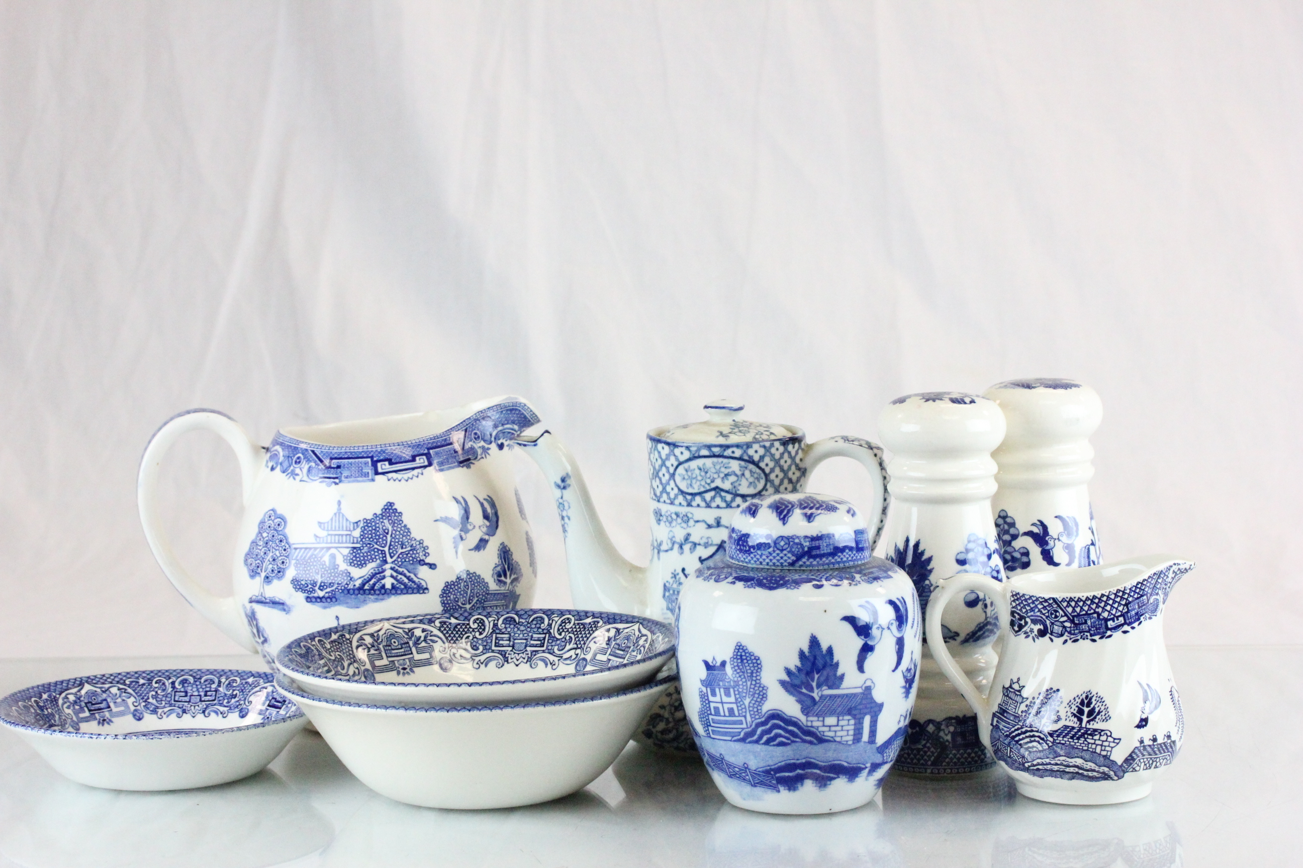 Large box of mixed Staffordshire Old Willow pattern china