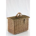 Wicker Picnic basket with hinged lid to top