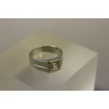 18ct white gold ring, stamped 750