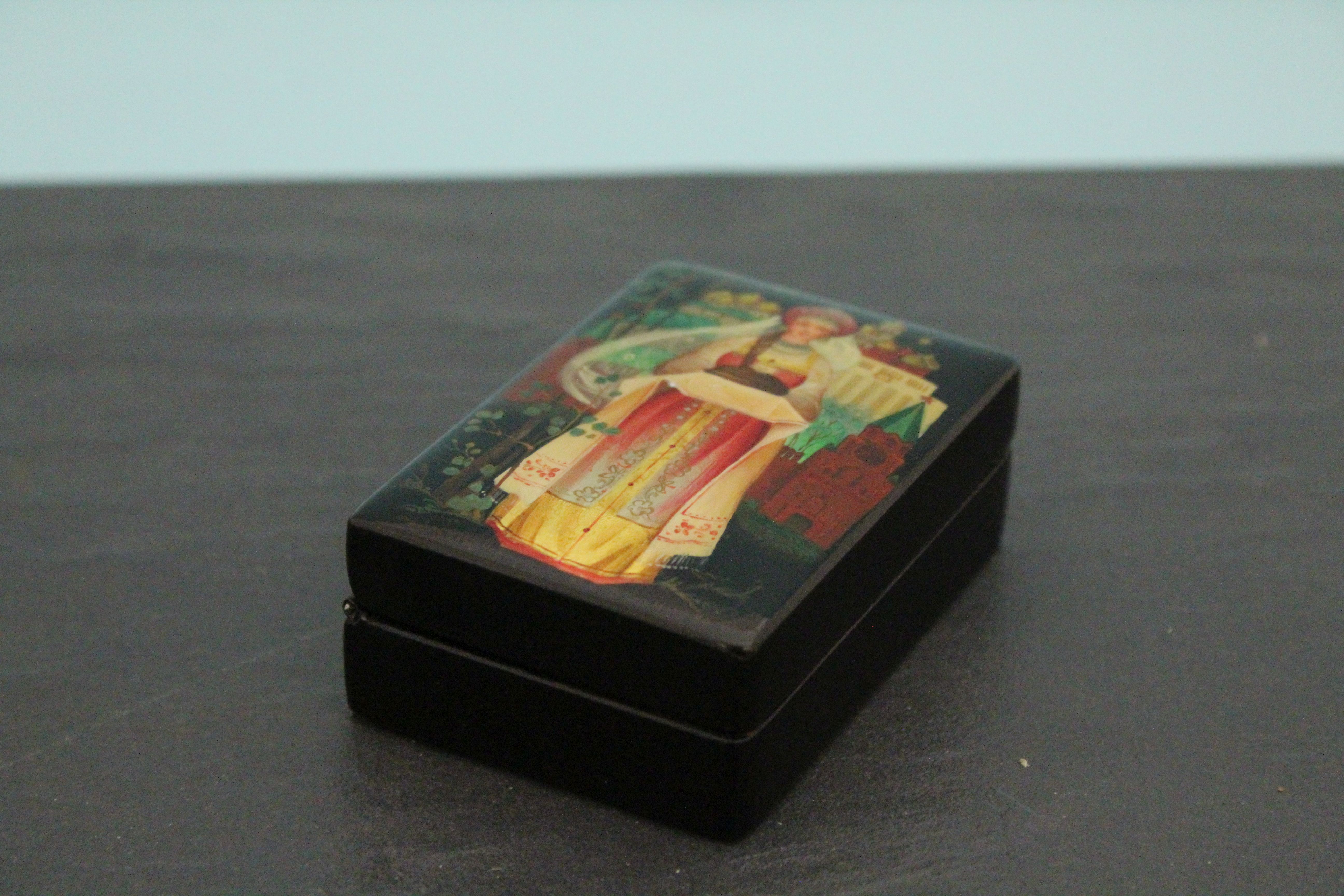 Vintage hinged Russian hand painted lacquered box with applied gold leaf & signed by the Artist