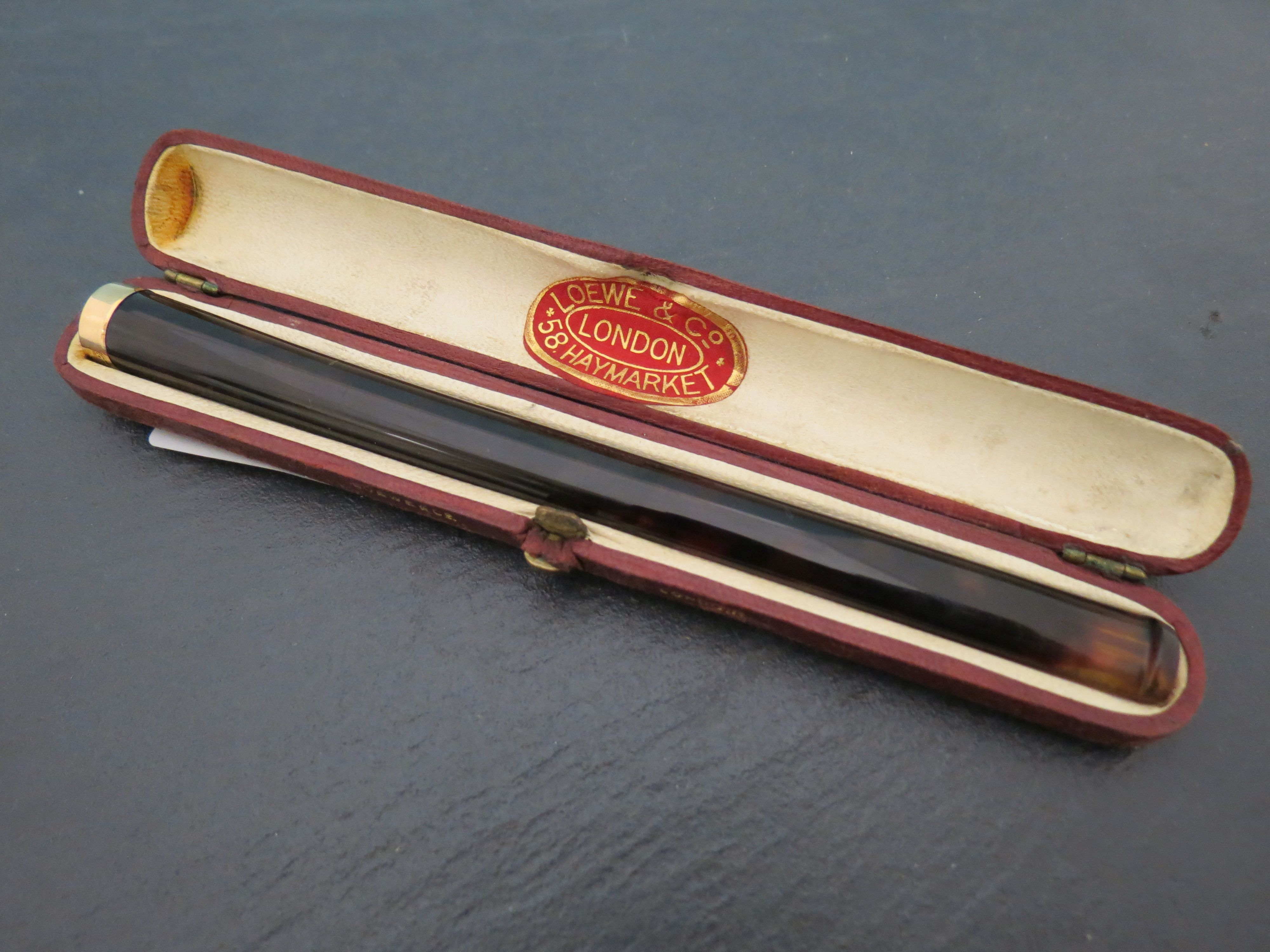 Cased Loewe and co tortoise shell cheroot holder with gold end cap - Image 4 of 4