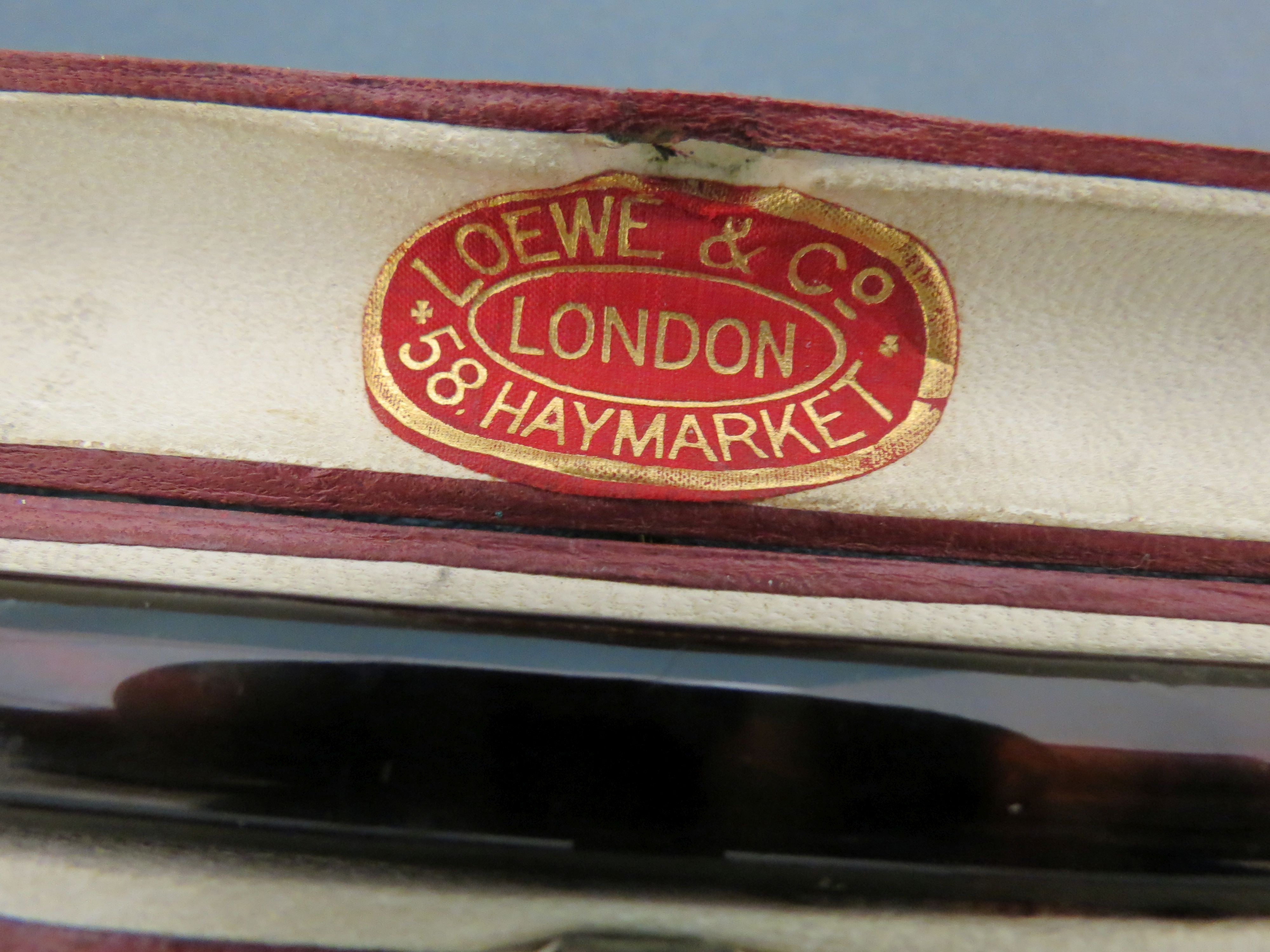 Cased Loewe and co tortoise shell cheroot holder with gold end cap - Image 2 of 4