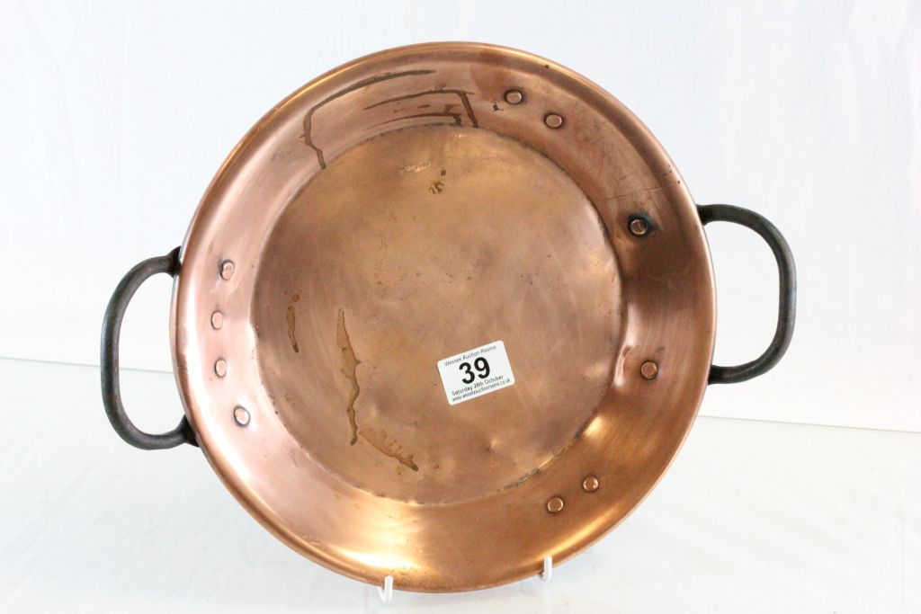 Arts and Crafts Style Copper Pan with Wrought Iron Handles and raised on Three Wrought Iron Legs - Image 2 of 2